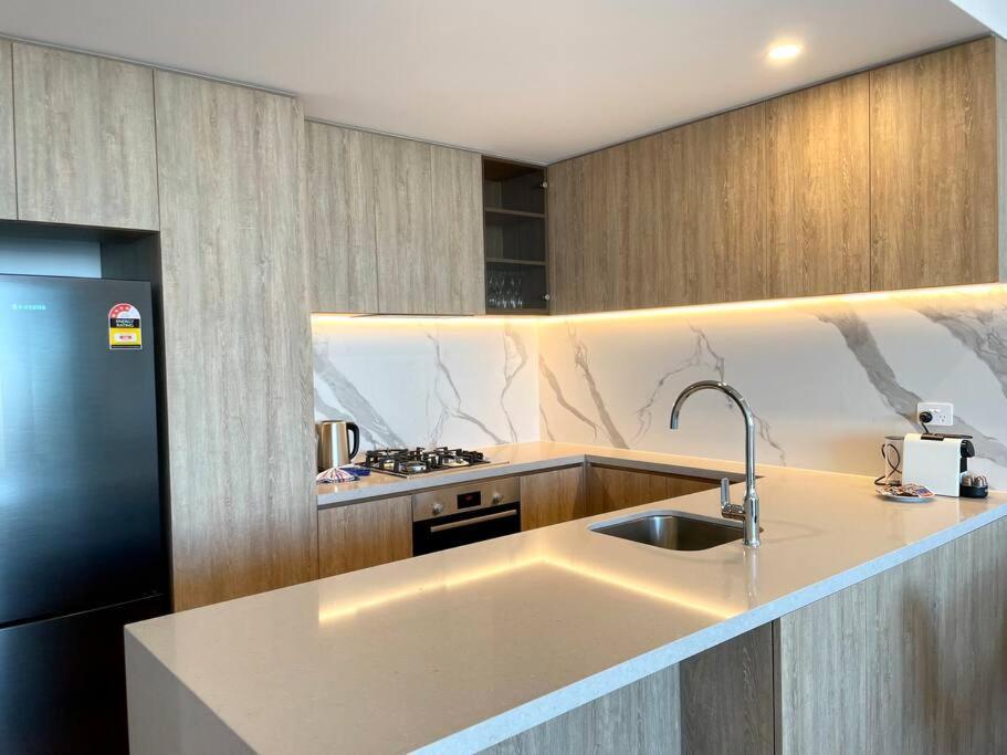 Stunning Oceanview 2Br In The Heart Of Broadbeach 44F Lägenhet Guldkusten Exteriör bild