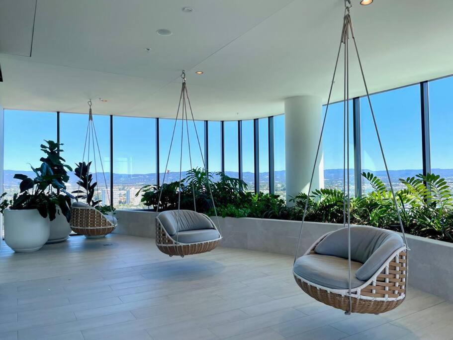 Stunning Oceanview 2Br In The Heart Of Broadbeach 44F Lägenhet Guldkusten Exteriör bild