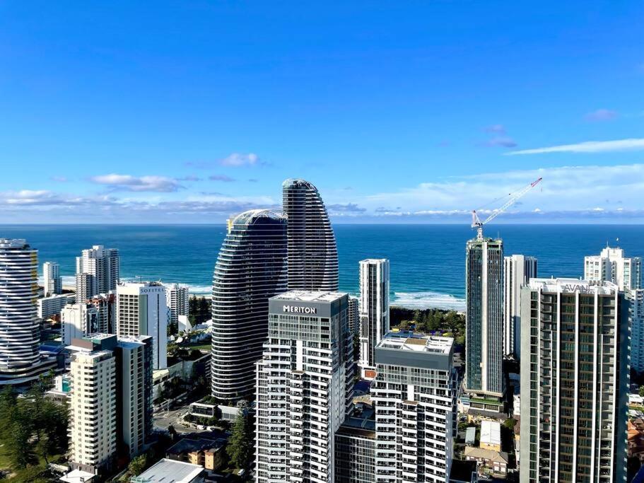 Stunning Oceanview 2Br In The Heart Of Broadbeach 44F Lägenhet Guldkusten Exteriör bild