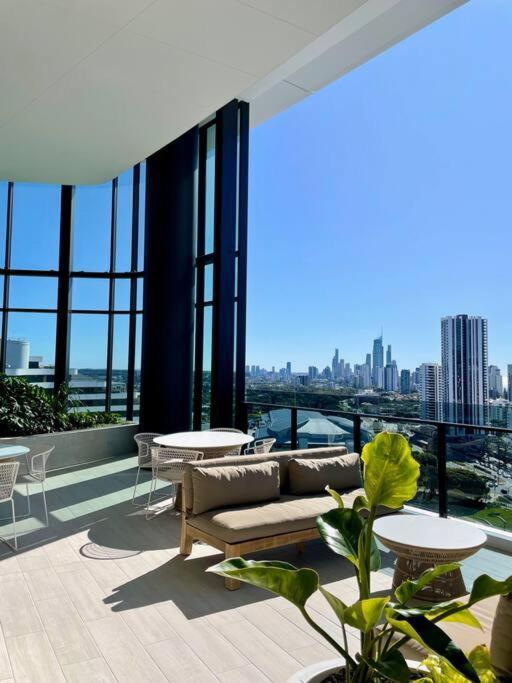 Stunning Oceanview 2Br In The Heart Of Broadbeach 44F Lägenhet Guldkusten Exteriör bild