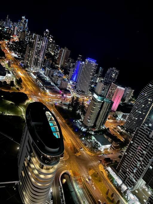 Stunning Oceanview 2Br In The Heart Of Broadbeach 44F Lägenhet Guldkusten Exteriör bild