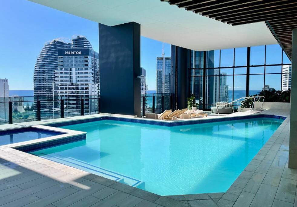 Stunning Oceanview 2Br In The Heart Of Broadbeach 44F Lägenhet Guldkusten Exteriör bild