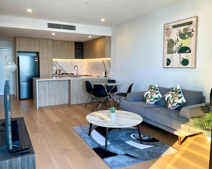 Stunning Oceanview 2Br In The Heart Of Broadbeach 44F Lägenhet Guldkusten Exteriör bild