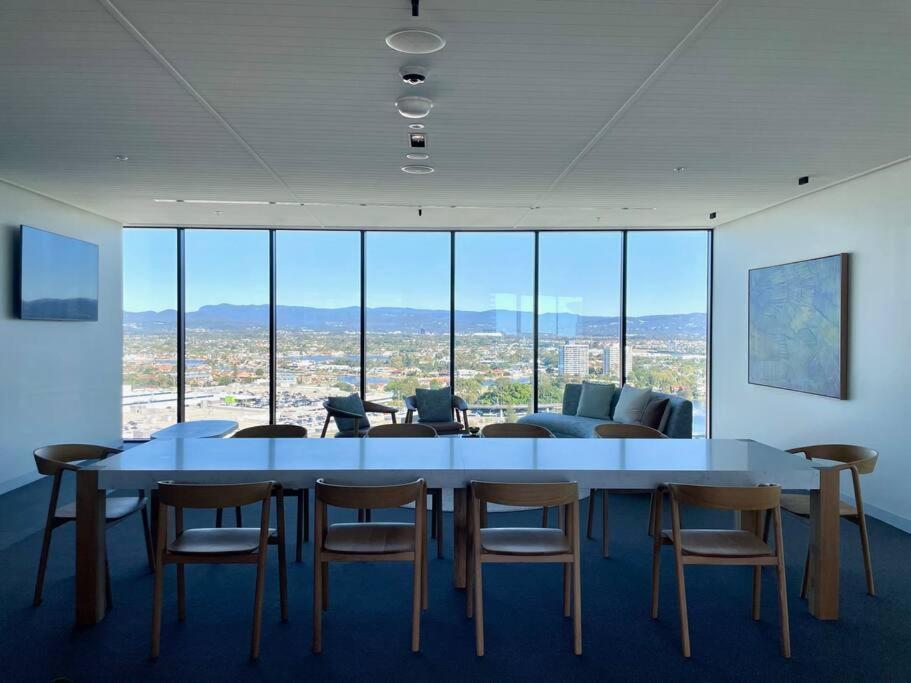 Stunning Oceanview 2Br In The Heart Of Broadbeach 44F Lägenhet Guldkusten Exteriör bild